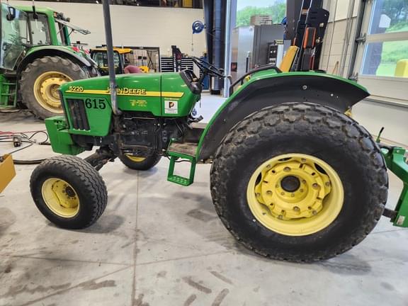 Image of John Deere 5220 equipment image 1