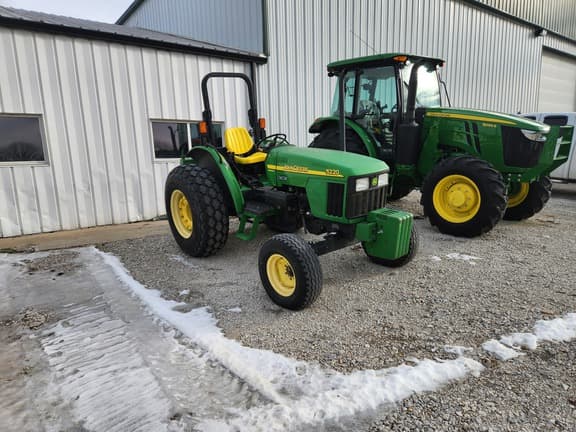 Image of John Deere 5220 equipment image 3