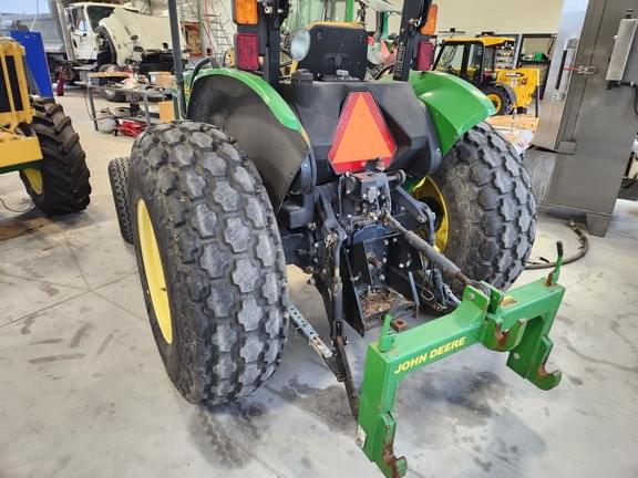 Image of John Deere 5220 equipment image 3