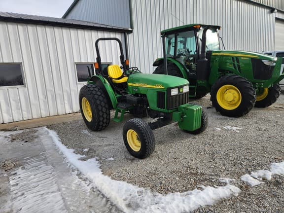Image of John Deere 5220 equipment image 4