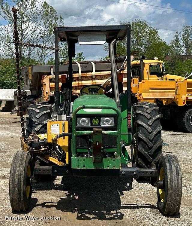 Image of John Deere 5220 equipment image 1