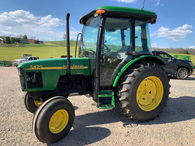 Image of John Deere 5420 equipment image 1