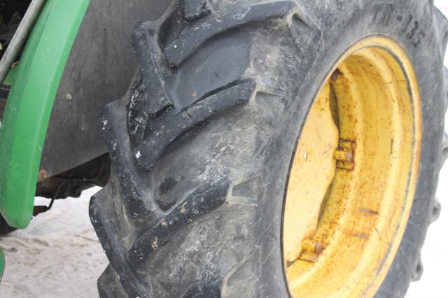 Image of John Deere 5420 equipment image 2