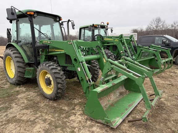 Image of John Deere 5520 equipment image 1