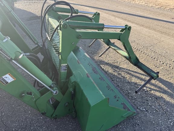 Image of John Deere 5520 equipment image 4