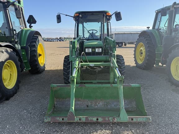 Image of John Deere 5520 equipment image 1