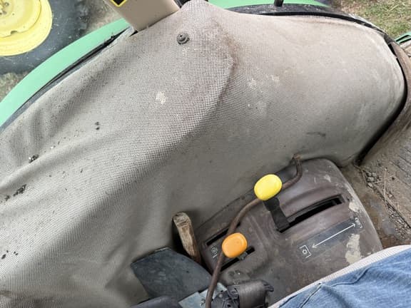 Image of John Deere 5520 equipment image 4