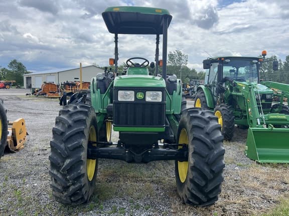 Image of John Deere 5520 equipment image 2