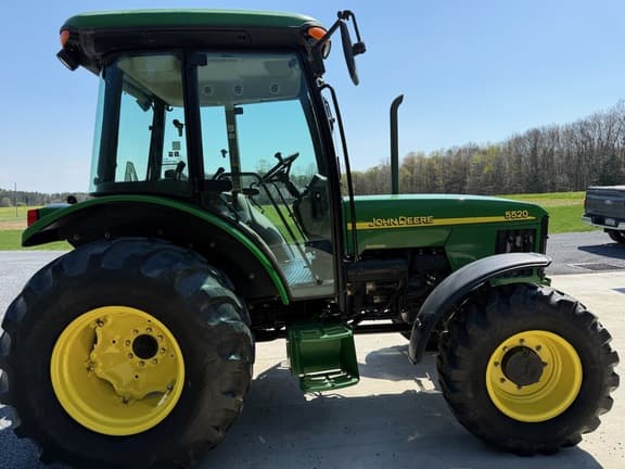 Image of John Deere 5520 Primary image