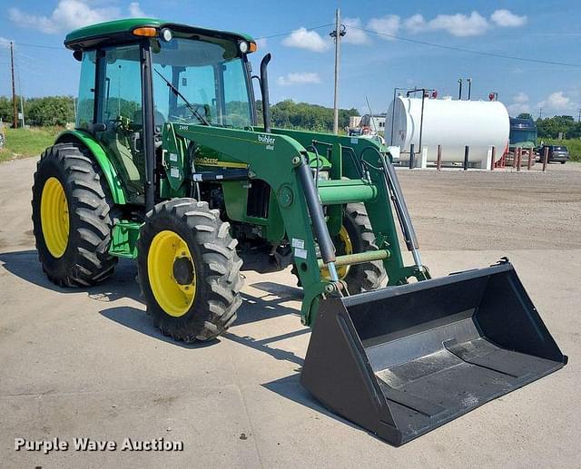 Image of John Deere 5520 equipment image 2