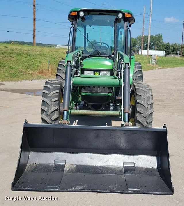 Image of John Deere 5520 equipment image 1