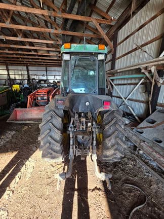Image of John Deere 5520N equipment image 4