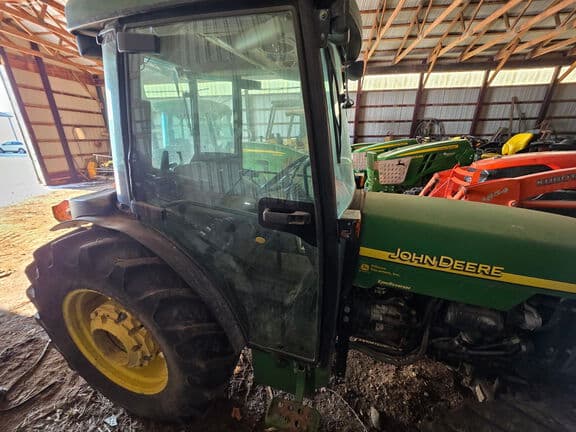 Image of John Deere 5520N equipment image 2