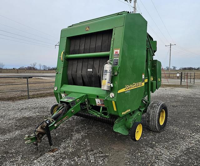 Image of John Deere 567 MegaWide equipment image 1