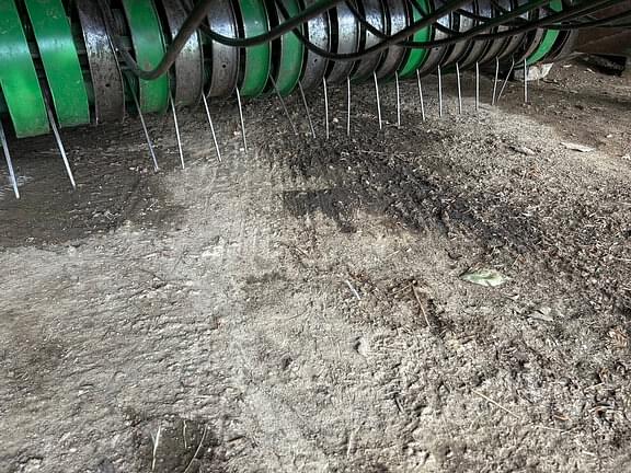 Image of John Deere 567 equipment image 4