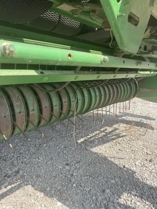 Image of John Deere 567 MegaWide equipment image 4