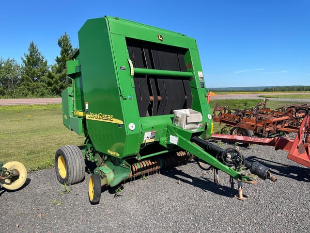 Image of John Deere 567 MegaWide equipment image 1