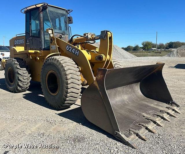 Image of John Deere 624H equipment image 2