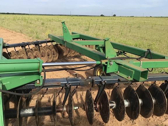 Image of John Deere 637 equipment image 4