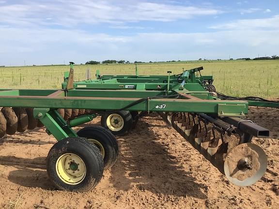 Image of John Deere 637 equipment image 2