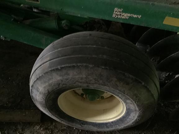 Image of John Deere 637 equipment image 4