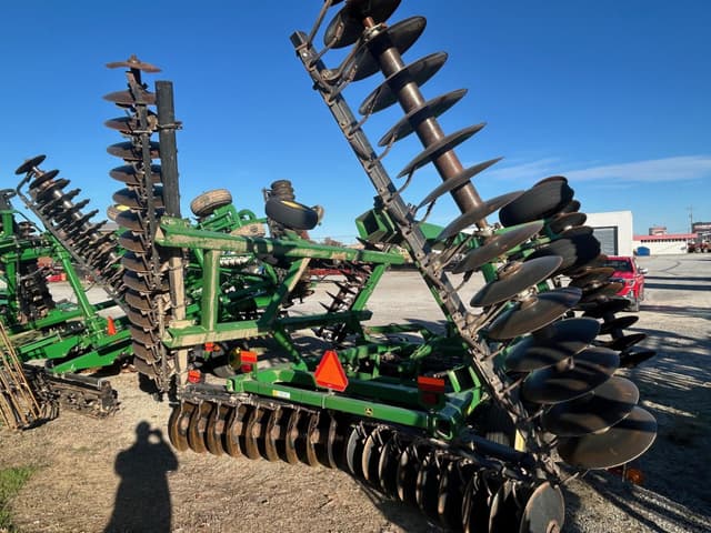 Image of John Deere 637 equipment image 3