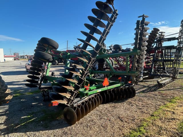 Image of John Deere 637 equipment image 2