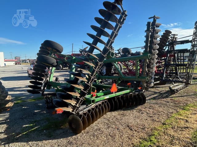 Image of John Deere 637 equipment image 2