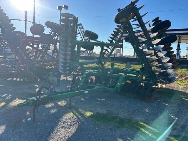 Image of John Deere 637 equipment image 1