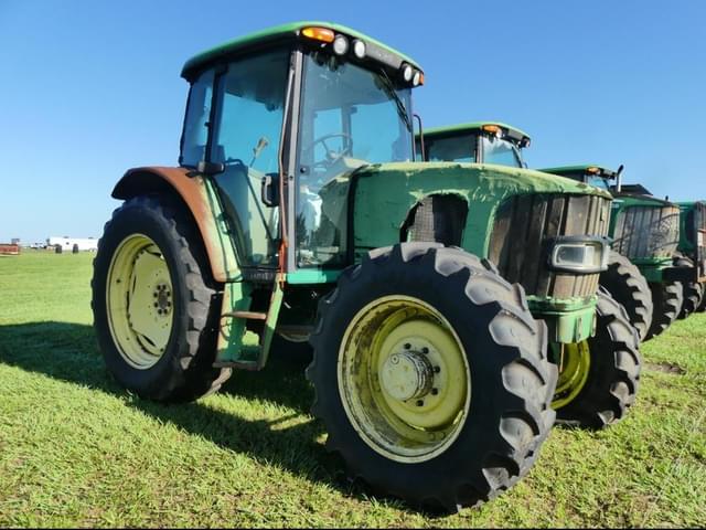 Image of John Deere 6420 equipment image 1