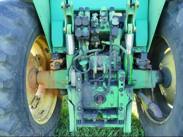 Image of John Deere 6420 equipment image 4
