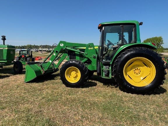 Image of John Deere 6420 equipment image 2
