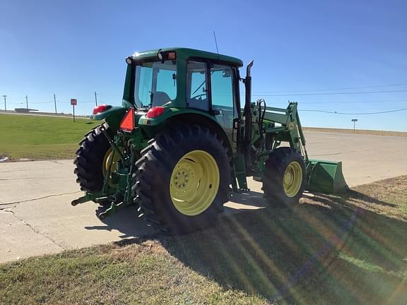 Image of John Deere 6420 equipment image 3