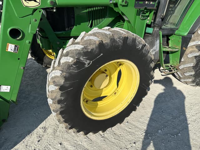 Image of John Deere 6420 equipment image 4