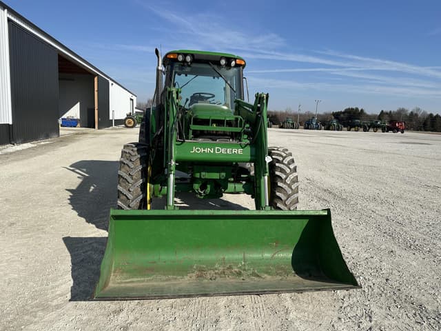 Image of John Deere 6420 equipment image 1