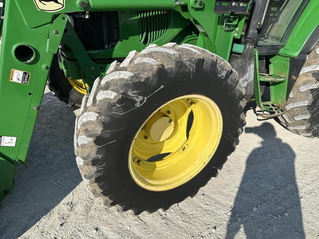 Image of John Deere 6420 equipment image 4
