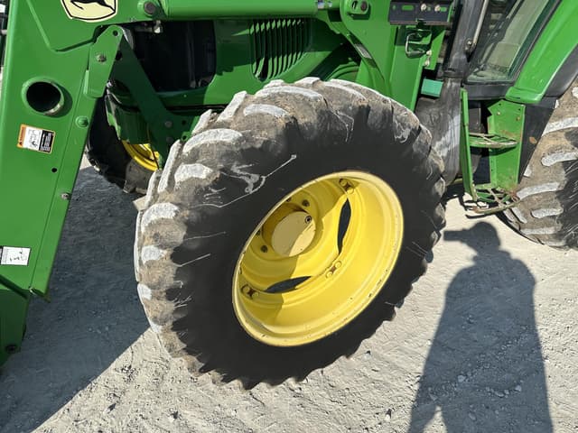 Image of John Deere 6420 equipment image 4