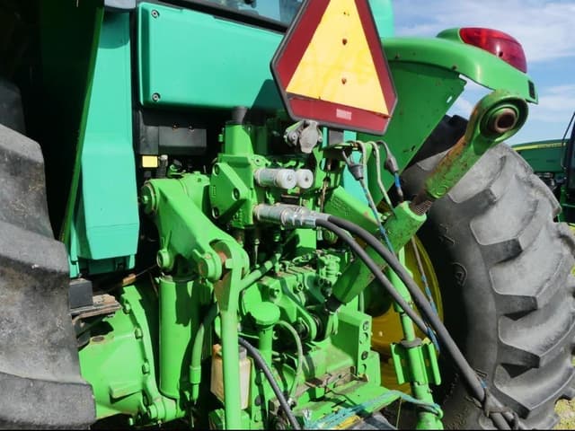 Image of John Deere 6420 equipment image 4