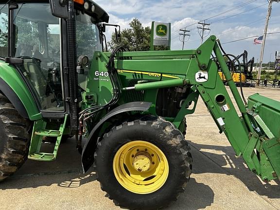 Image of John Deere 6420 equipment image 1