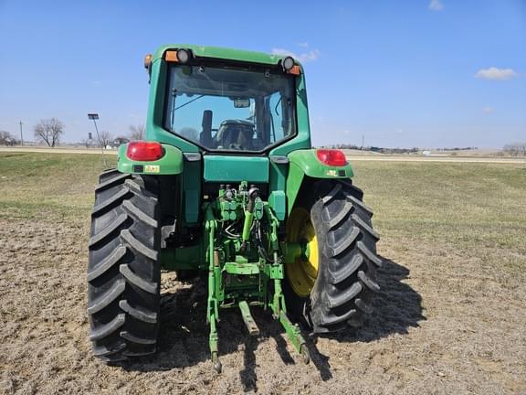 Image of John Deere 6420 equipment image 4