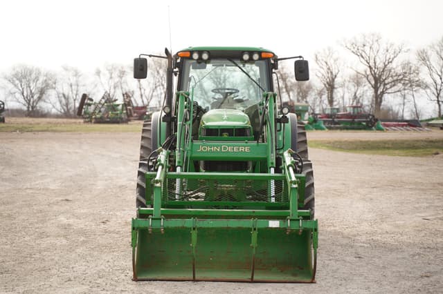 Image of John Deere 6420 equipment image 1