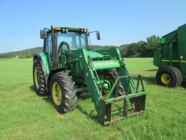 Image of John Deere 6420 equipment image 1