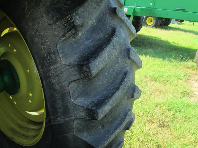 Image of John Deere 6420 equipment image 4