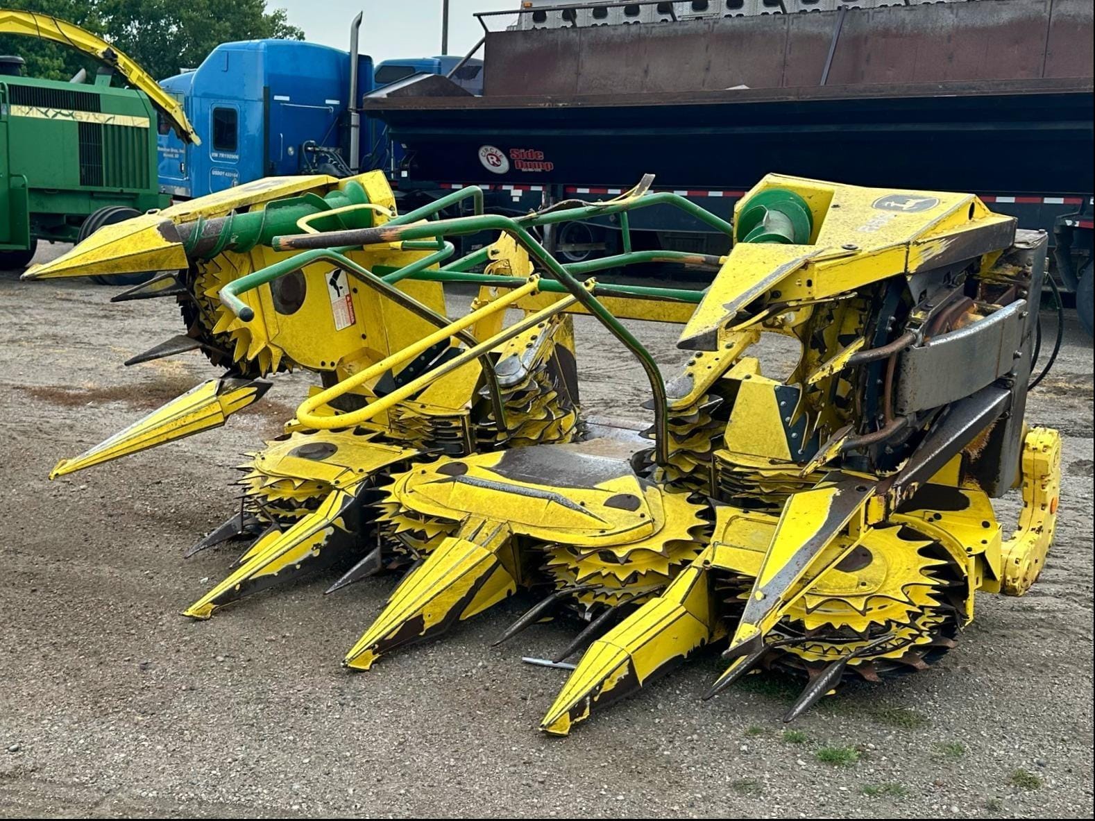 2003 John Deere 686 Equipment Image0