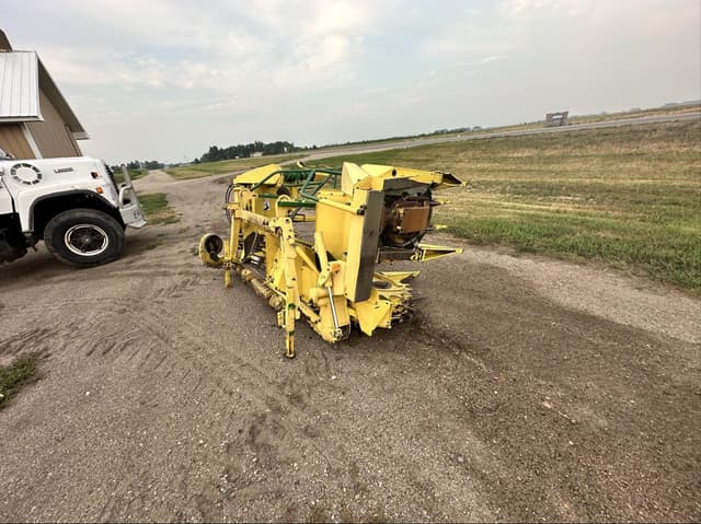 Image of John Deere 686 equipment image 3