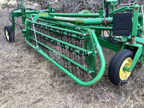 Image of John Deere 705 equipment image 1