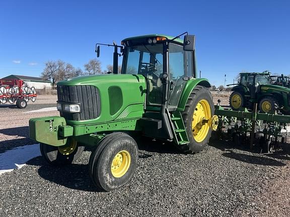 Image of John Deere 7220 equipment image 2