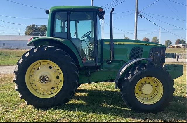 Image of John Deere 7220 equipment image 2