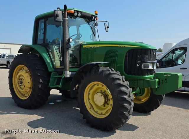 Image of John Deere 7220 equipment image 2