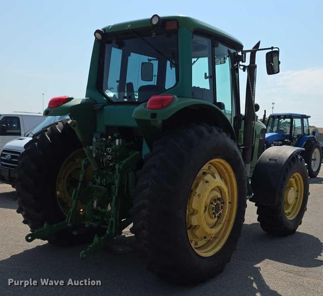 Image of John Deere 7220 equipment image 4